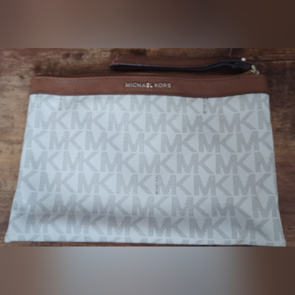 Vintage Michael Kors signature monogram logo leather white wristlet - Picture 10 of 16